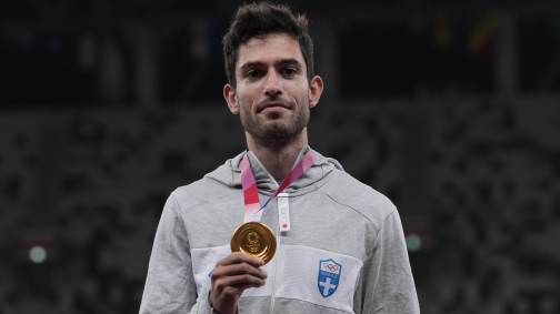 Grego Miltiadis Tentoglou superou cubano e venceu prova masculina de salto em distância com marca de 8,41m