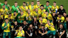 Jogadores do Brasil comemoram conquista do ouro olímpico no futebol masculino