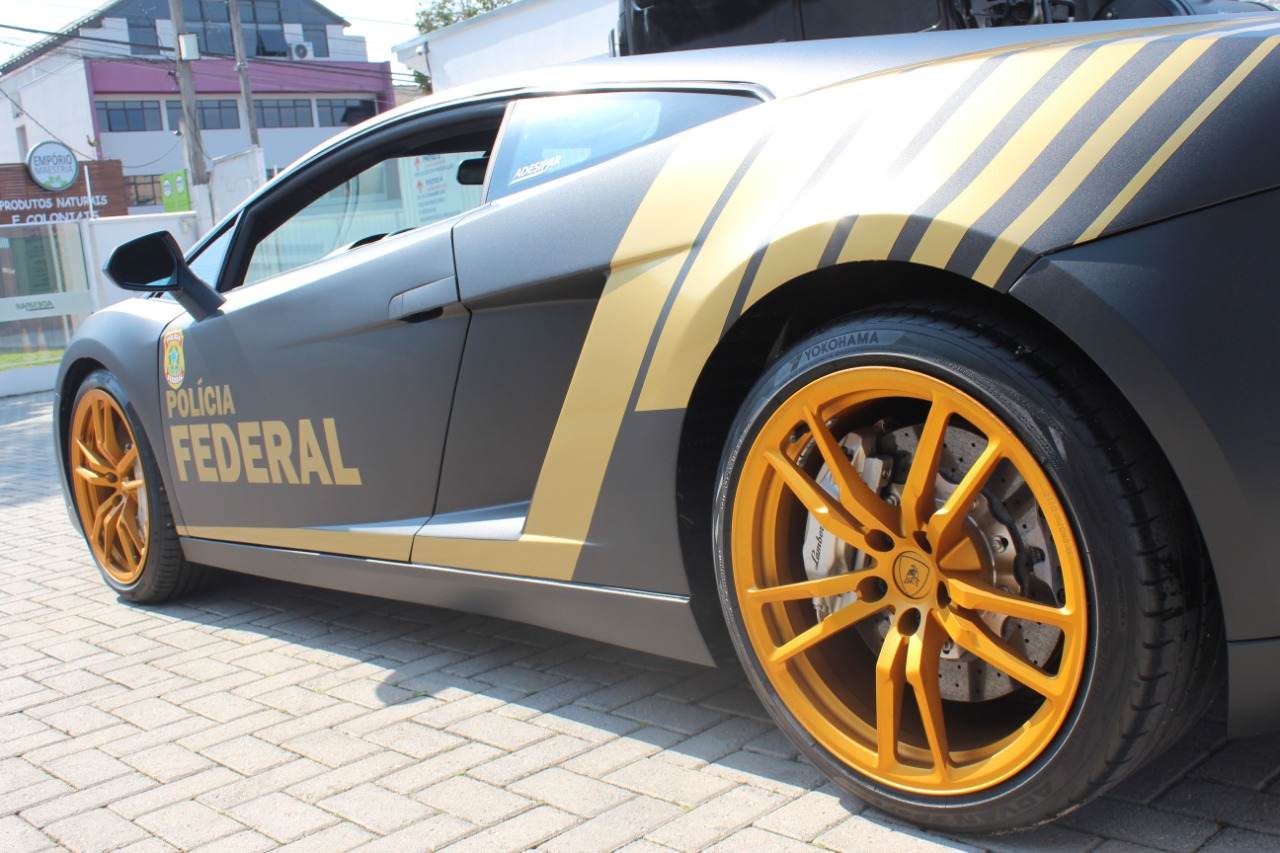 Apreendida pela PF, Lamborghini do 