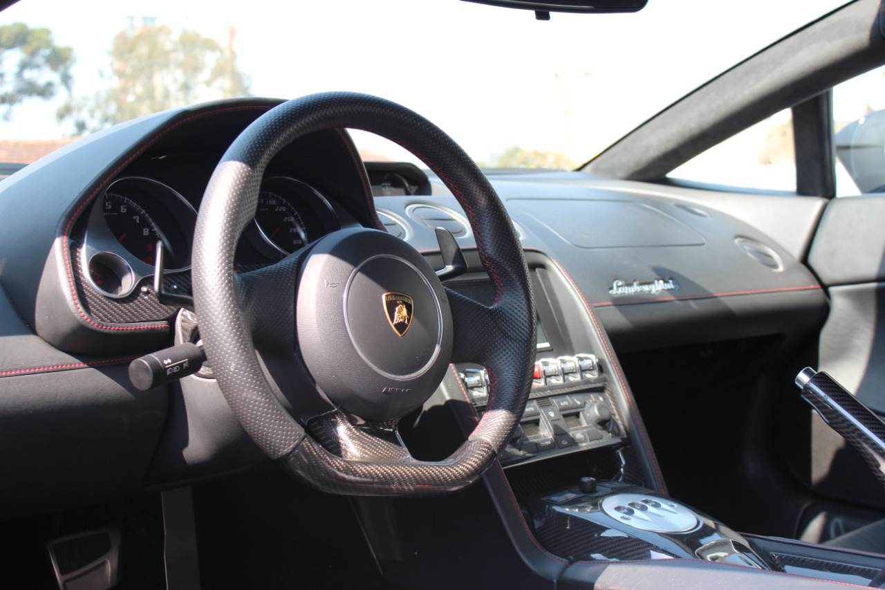 Apreendida pela PF, Lamborghini do 