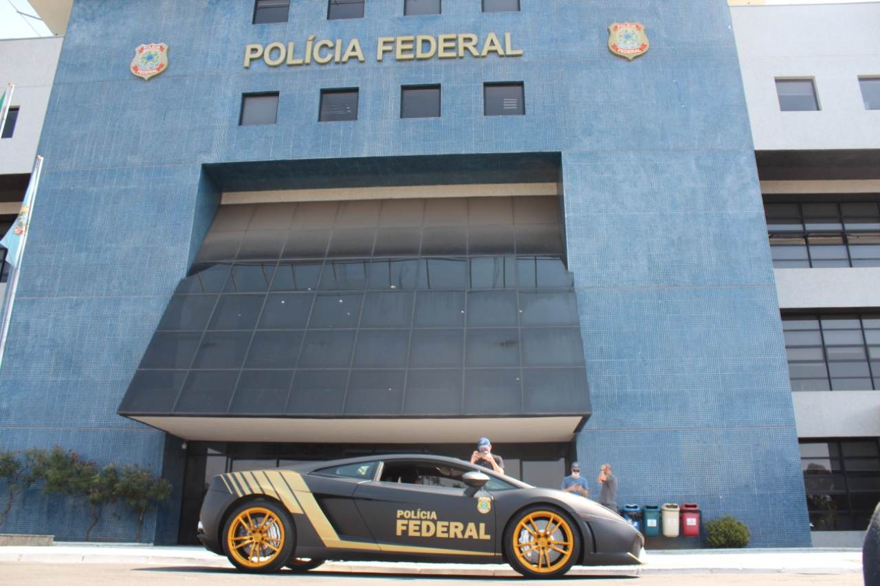 Apreendida pela PF, Lamborghini do 