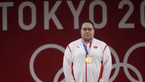 Li Wenwen (China) conquistou ouro no levantamento de peso feminino acima de 87kg