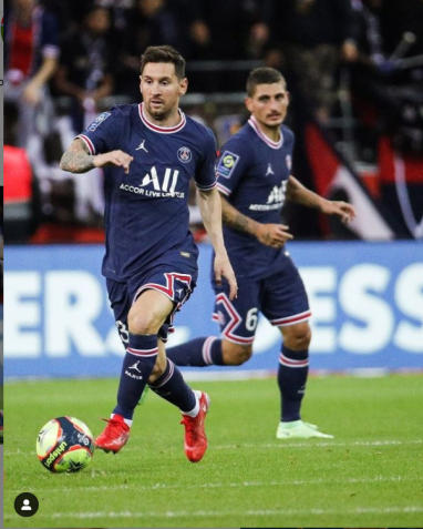 Messi estreia no PSG no lugar de Neymar / Twitter/PSG