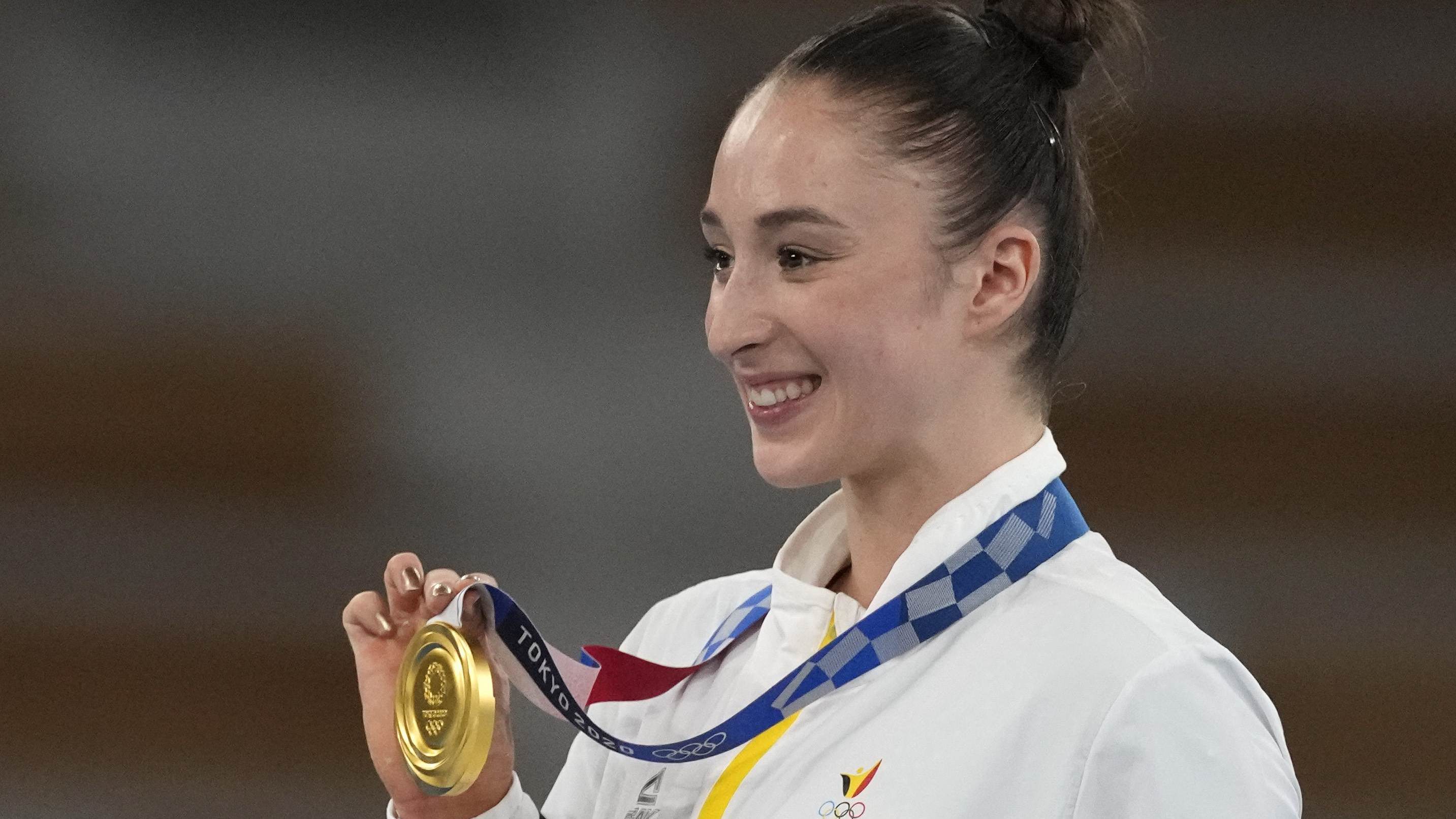 Nina Derwael, da Bélgica, foi a melhor ginasta na final das barras assimétricas