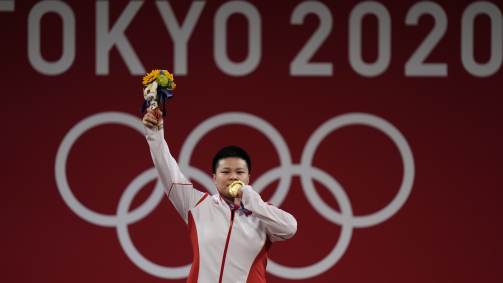 No levantamento de peso feminino até 87kg, ouro foi da chinesa Zhouyu Wang