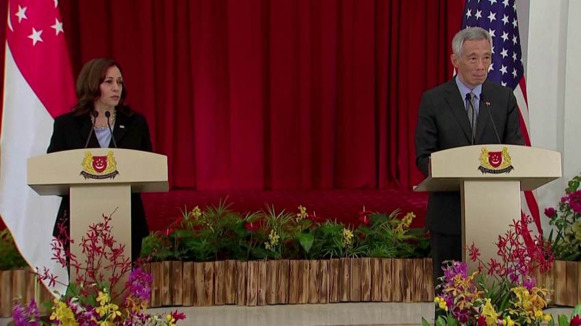 Premiê de Singapura, Lee Hsien Loong (D), disse esperar que Afeganistão não se torne epicentro do terrorismo / Reuters (23.ago.2021)