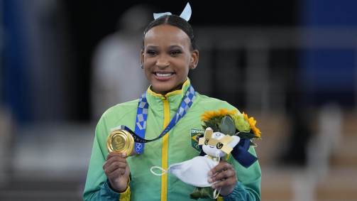 Rebeca Andrade fez duas boas apresentações e levou o ouro na final do salto