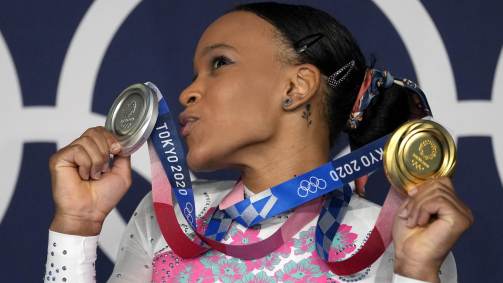 Rebeca não ficou no pódio no solo, mas garantiu um ouro e uma prata nos Jogos