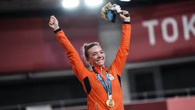 Shanne Braspennincx, da Holanda, conquistou ouro no ciclismo keirin