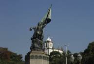 Polícia do RJ investiga queima de estátua centenária de Pedro Álvares Cabral