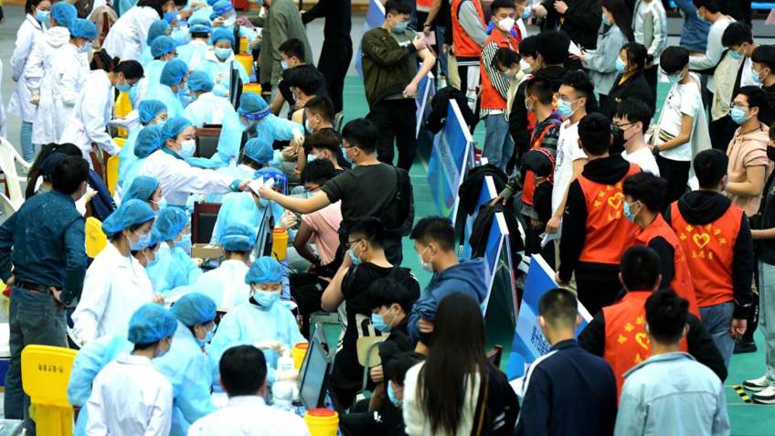 China vacina estudantes contra a Covid-19 / Costfoto/Barcroft Media via Getty Images