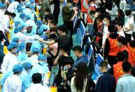 Covid-19: China diz ter vacinado mais de 90% dos estudantes entre 12 e 17 anos