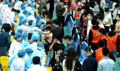 Covid-19: China diz ter vacinado mais de 90% dos estudantes entre 12 e 17 anos