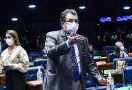 Senador defende indiciamento de governador do AM na CPI para evitar “injustiça”