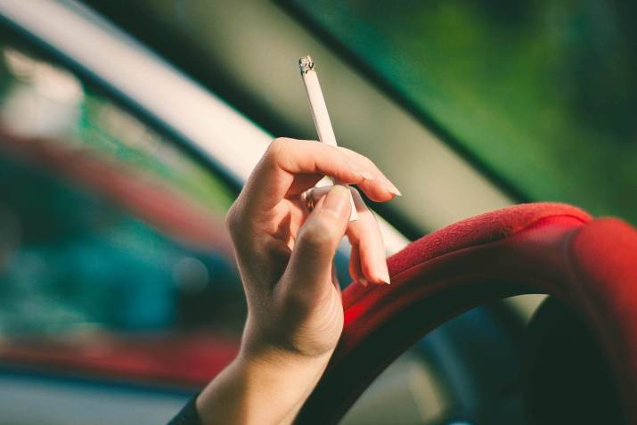 Motorista fumando / Unsplash/Apho
