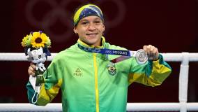 Prata conquistada por Bia foi a quinta do Brasil nas Olimpíadas -- na sequência veio a sexta no vôlei feminino