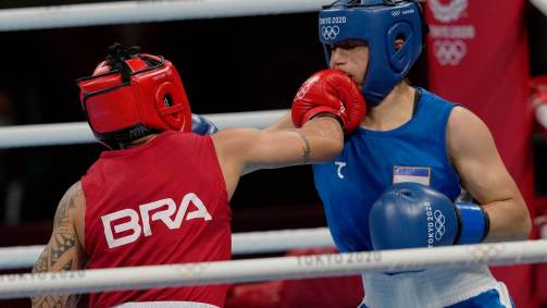 Nas quartas de final, a brasileira derrotou, também por decisão unânime da arbitragem, Raykhona Kodirova, do Uzbequistão