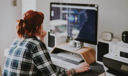 Ficar sentado 8 horas por dia pode aumentar as chances de derrame, diz estudo