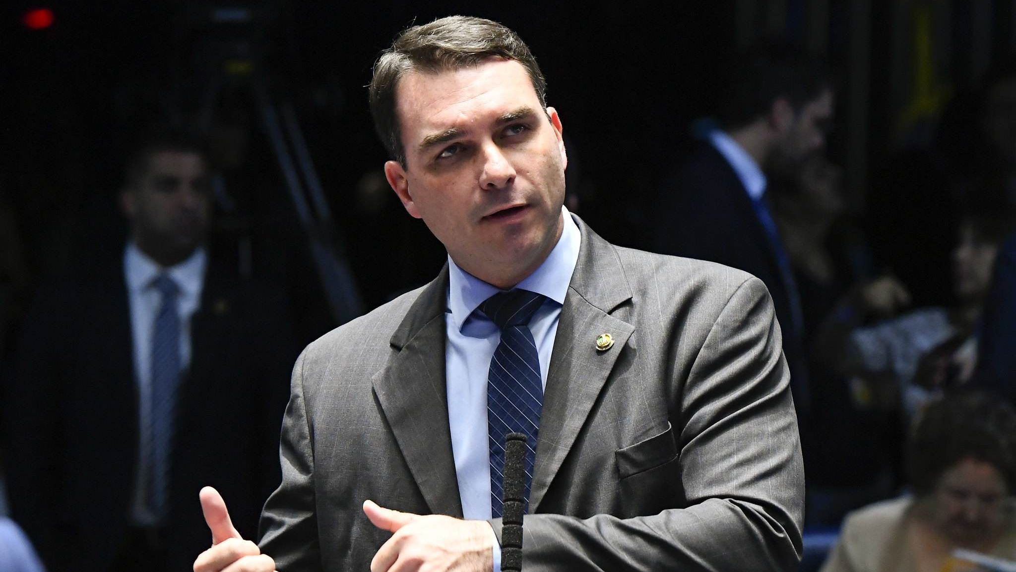 Senador Flávio Bolsonaro em plenário