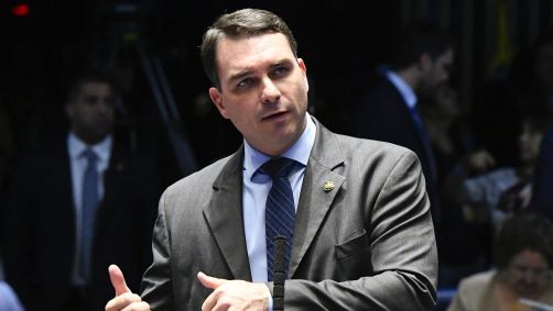 Senador Flávio Bolsonaro em plenário