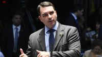 Real Time: Flávio Bolsonaro aparece à frente em cenários ao Senado no RJ