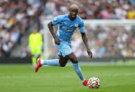 Lateral do Manchester City é suspenso após acusação de estupro e abuso sexual