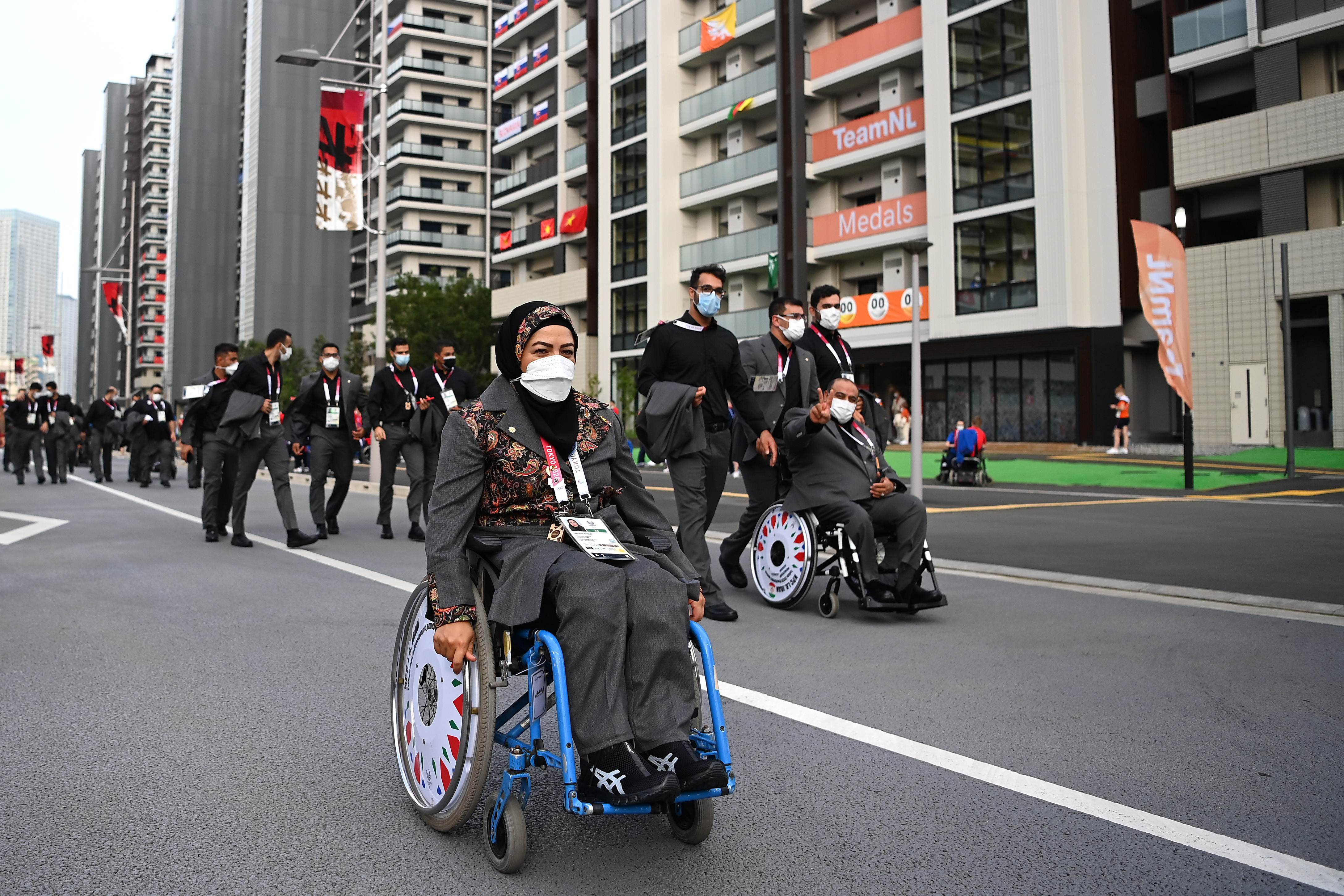 Membros da seleção do Irã seguem para a cerimônia de abertura dos Jogos Paralímpicos de Tóquio 2020 / Alex Davidson/Getty Images for International Paralympic Committee
