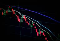 Ibovespa cai mais de 3% reagindo a “debandada” e furo no teto; dólar sobe
