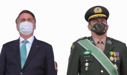 comandante do Exército, general Paulo Sérgio Nogueira de Oliveira, ao lado de Jair Bolsonaro