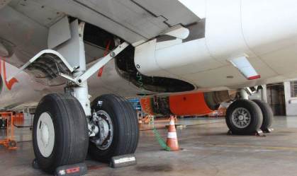 Pneus de aviões duram menos de um mês e podem ser recauchutados até 11 vezes