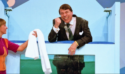 Silvio, a fábrica de sonhos e as colegas de trabalho