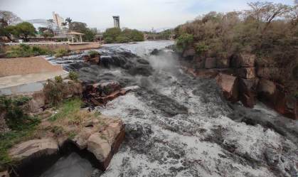 Rio Tietê tem lama e peixes mortos em Salto, segundo vice-prefeito da cidade