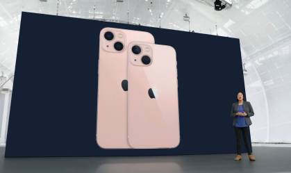 iPhone 13 ao lado do iPhone 13 Mini