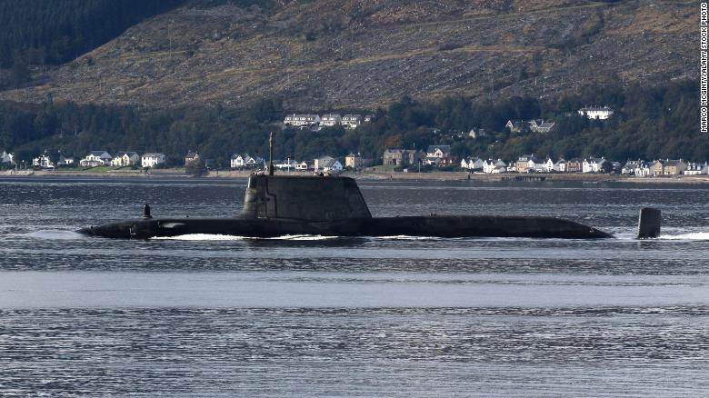 Um submarino da classe Astute operado pela Marinha Real do Reino Unido, descendo o Firth of Clyde, em setembro de 2020 / Alamy Stock Photo