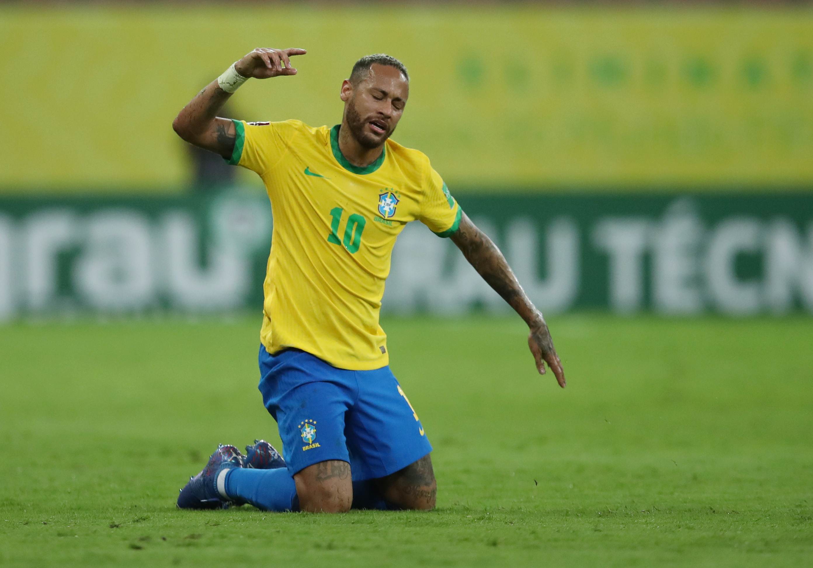 Neymar durante partida entre Brasil e Peru pelas eliminatórias para a Copa do Mundo