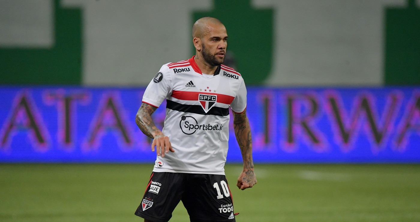 Daniel Alves durante partida do São Paulo contra o Palmeiras pela Copa Libertadores
