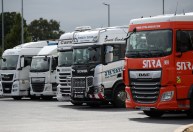 Com filas em postos, Reino Unido promete resolver falta de caminhoneiros