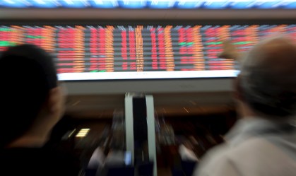 Ibovespa fecha em queda, apesar de alta de petroleiras; dólar fica estável a R$ 5,07