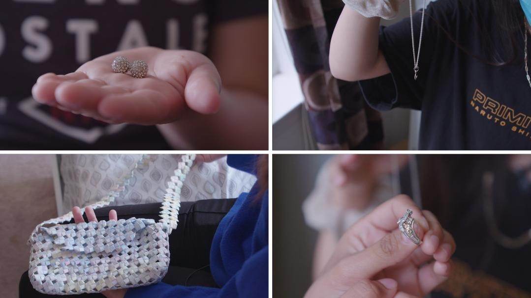 As filhas com quatro de seus pertences mais queridos - itens de sua mãe. No sentido horário a partir do canto superior direito: Casandra segura um colar com letras, Abril mostra um anel de quinceanera, Julieta com uma bolsa de papel feita pela mãe e Montserrat exibe um par de brincos / CNN