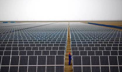 Energias renováveis dominarão nova capacidade energética até 2026, diz AIE