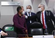 Convocados enviam atestado médico para não comparecer à CPI da Pandemia