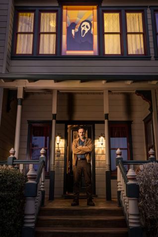 Xerife Dewey Riley (o ator David Arquette) será o anfitrião da experiência / Divulgação/Airbnb