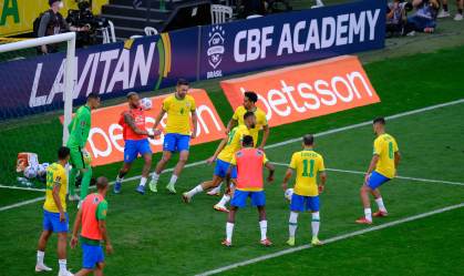 Jogadores do Brasil treitam na Arena Corinthians