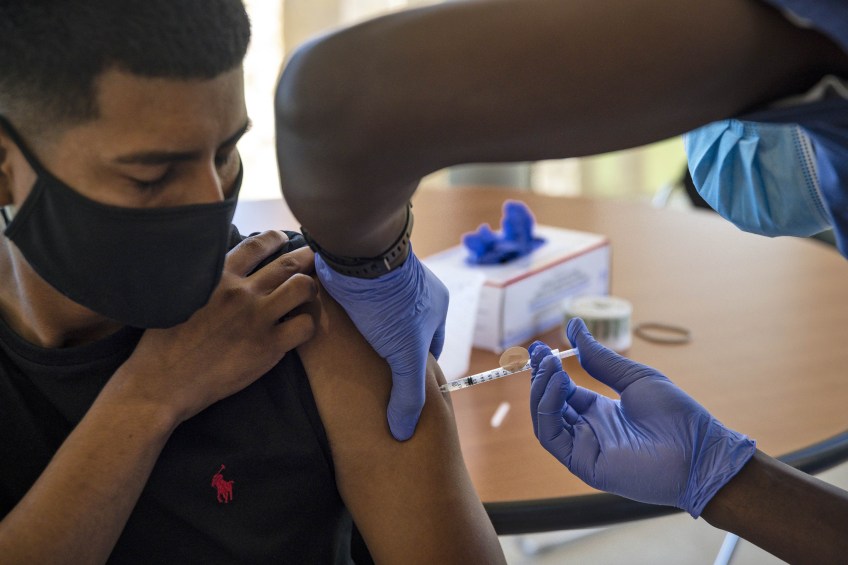 Medidas de prevenção de Covid-19 preocupam em escolas e universidades nos EUA/Eli Hartman/AP