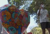 Exposição traz esculturas de coração para o centro de São Paulo