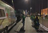 Manifestantes a favor de Bolsonaro entram na Esplanada dos Ministérios