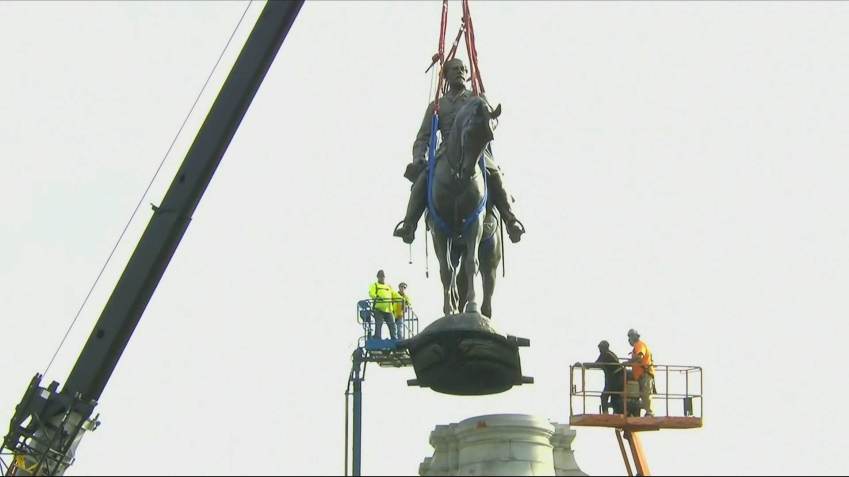 Símbolo ligado ao racismo, estátua de general é removida nos EUA / Reprodução/CNN Brasil (08.set.2021)