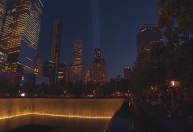 Projeção de luzes no céu de Nova York homenageia vítimas do 11 de Setembro