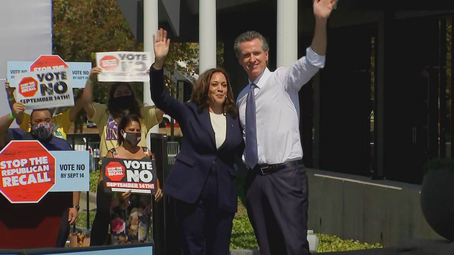 A vice-presidente dos Estados Unidos Kamala Harris em apoio ao governador da Califórnia, Gavin Newson, para permanecer no cargo