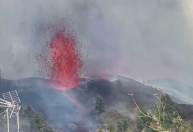 Cinco mil pessoas são evacuadas após vulcão entrar em erupção nas Ilhas Canárias